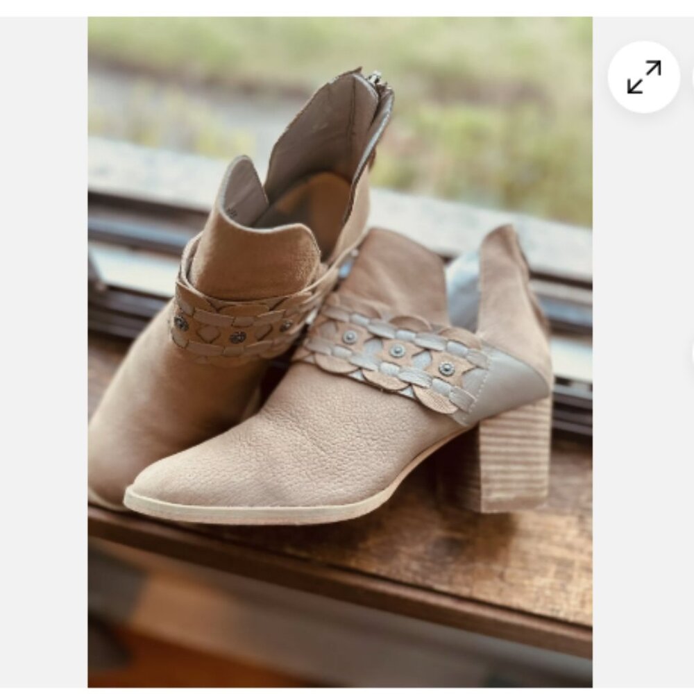 Nine West Booties Womens 6.5 Danbia Beige Leather Zipper Low Cut Floral Accent